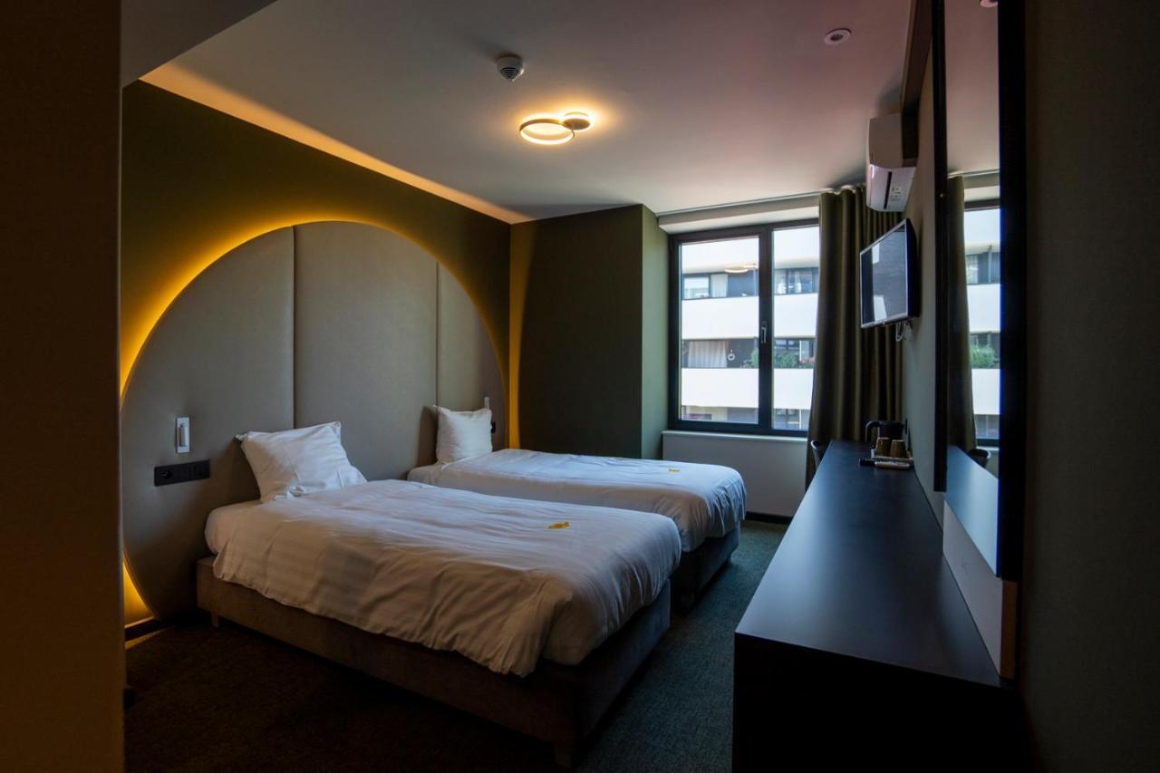 Green Hotel Genk Bagian luar foto