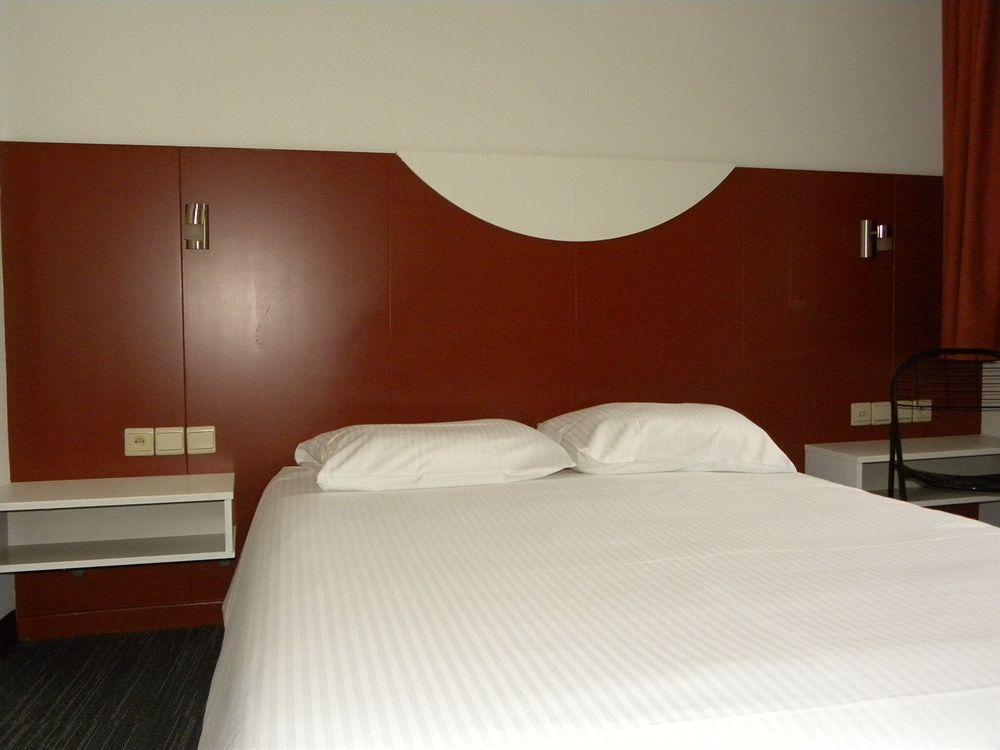 Green Hotel Genk Bagian luar foto