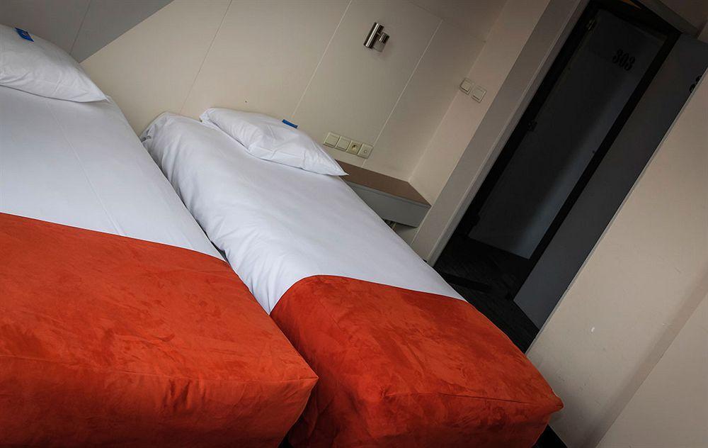 Green Hotel Genk Bagian luar foto
